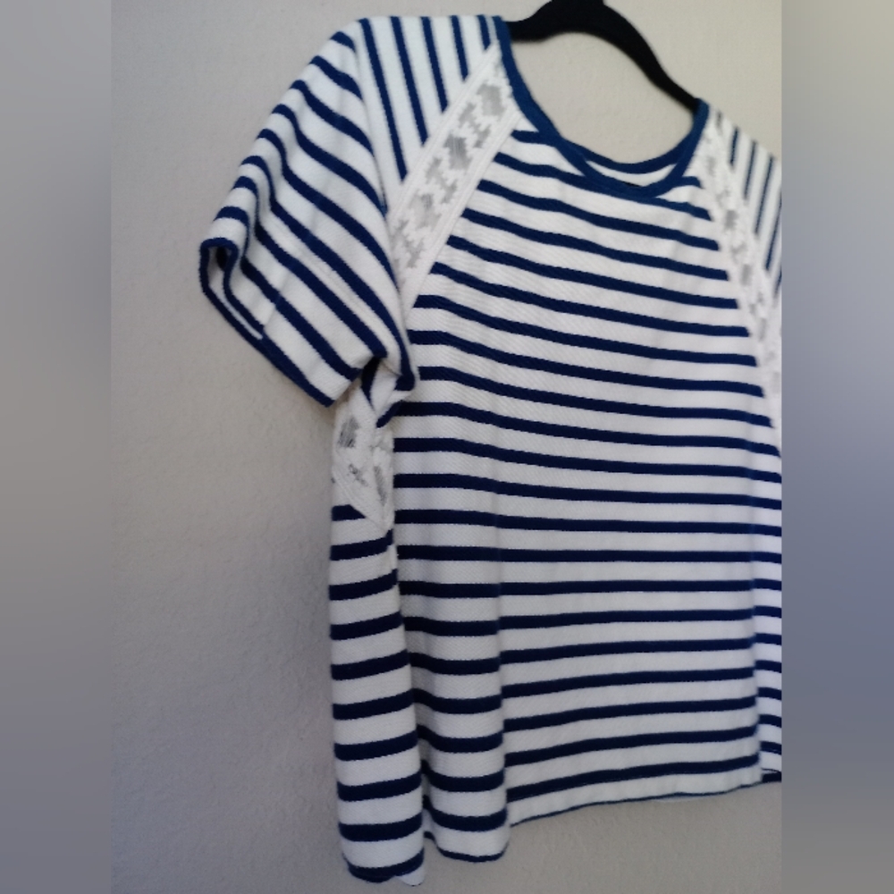 Old Navy Women's Blue and White Striped Top Size M - Picture 3 of 9